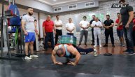 Postavio rekord u sklekovima na obrnutim šakama i sa 120 kg na leđima