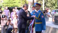 Vučić položio venac na Spomenik junacima sa Košara i razgovarao s veteranima: Tamo se glava gubila