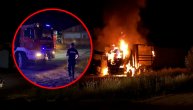 Dva kamiona izgorela, požar bukti: Tri eksplozije odjeknule Novim Pazarom