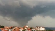Neverovatan prizor! Ovo se u Srbiji baš retko viđa: Pijavica tornada nad Novim Pazarom