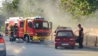 Zapalio se automobil ispred bolnice u Čačku: Žena u poslednjem momentu pobegla iz kola