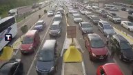 Ogromne gužve na svim graničnim prelazima i na izlasku i na ulasku u Srbiju