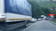 Kolaps kod Pijepolja: Blokiran granični prelaz Gostun, kilometarske kolone