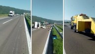 Snimak iz drugog ugla: Prevrtanje kamiona koji je prevozio pčele kod Jagodine