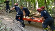 Pogledajte kako je spasen dečak koji je pao sa litice na Divčibarama: Na rukama su ga izneli uz brdo