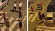 Opšti haos na Bežanijskoj kosi: Sukobile su dve grupe muškaraca sa dugim pendrecima