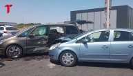 Težak sudar na Novosadskom putu: Vozila sletela s puta, tri žene povređene