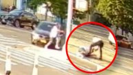 Udario kolima čoveka nasred ulice pa se vratio i tako onesvešćenog ga pokarao