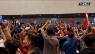 Demonstranti ušli u parlament, peli se na stolove, mahali zastavama: Haos u Iraku