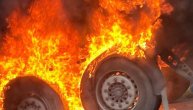 Snimak zapaljene prikolice i momenat eksplozije na auto-putu kod Dobanovaca