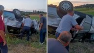 Prevrnuo se automobil u okolini Čačka: Grupa muškaraca vadila vozača iz vozila