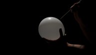 Kako da stavite balon na ražnjić a da ne pukne