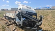 Kabina kamiona je potpuno smrskana: Snimak izbliza teške nesreće na auto-putu kod Batajnice