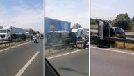 Automobil završio na boku, vozač je prošao bez povreda, na auto-putu kod Radiofara nastao je kolaps