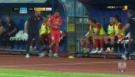 Skandal u Superligi: Trener Javora fizički nasrnuo na svog igrača posle izmene