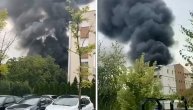 Snimci požara u Zemunu iz drugog ugla: Gust dim kuljao je iz industrijskog objekta