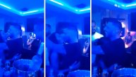 Darka Lazića nova devojka sočno poljubila u kafani dok je pevao "Moje bivše žene"