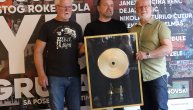 Članovi YU grupe najavili koncert na stadionu "Tašmajdan", od PGP RTS-a dobili zlatnu ploču