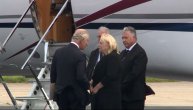Snimak kralja Čarlsa III i Kamile kako stižu na aerodrom u Aberdinu