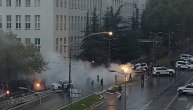 Potpuni haos kod Veterinarskog fakulteta: Obračun huligana s policijom, lete baklje i topovski udari