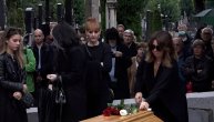 Potez ćerki Kornelija Kovača na njegovoj sahrani potvrdio da su i dalje u svađi: Ruže su ih odale