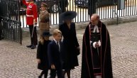 Princ Džordž i princeza Šarlot se priključuju kraljičinoj povorci