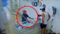 Dečak pokušao uz pretnjom pištoljem da izvrši pljačku, ubrzo dobio vaspitnu od prodavca