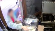 Devojka prevarila radnicu u kiosku brze hrane: Uzima kusur, ali ne daje krupnu novčanicu