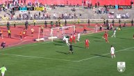 Zvezda uspela da ubaci loptu u mrežu Radničkog: Posle Kataijevog penala lopta jedva prešla liniju