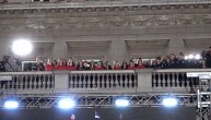Zlatne odbojkašice pred narodom na dočeku iz sveg glasa pevale "Bože pravde" kao posle finala