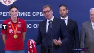 Vučić se vratio za govornicu da bi se obratio selektoru Santareliju: Hvala, naš brate Srbine