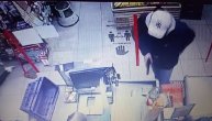 S pištoljem uleteo u prodavnicu na Novom Beogradu: Ženu naterao da legne na pod i opljačkao radnju