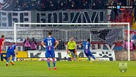 Sudija posle gledanja VAR-a dosudio penal za Zvezdu: Kanga duplirao vođstvo s "bele tačke"