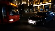 Bahato parkirao auto na ulici i blokirao trolejbus