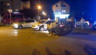 Strašan prizor na Ledinama, auto prevrnut na krov na raskrsnici: Hitna pomoć na licu mesta