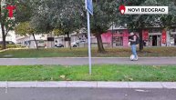 Vozi se na jednom točku i uspeva da tipka poruke: Beograđanin šparta kroz Belvil na čudnom "vozilu"