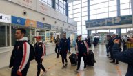 I fudbaleri Zvezde pristigli na aerodrom: Zajedno s crveno-belim košarkašima putuju u Monako