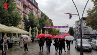 Telegraf na skupu Kosovskoj Mitrovici: Orila se pesma, svuda istaknute zastave Srbije