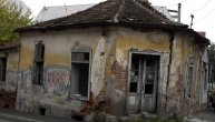 Napuštena kuća na Dušanovcu preti da se uruši