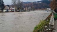 Reka podivljala, vodostaj raste iz sata u sat: Poplavljeni lokani putevi, pijaca, sportski tereni