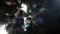 Granatirano porodilište u Ukrajini: Spasilačke službe kopaju po ruševinama i traže preživele