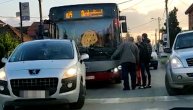 Tri muškarca zbog "čukanja" napala vozača GSP-a