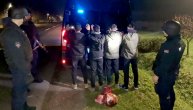 Migrant na Horgošu bacio nož, pa krenuo da beži od naše policije: Našli mu i automatsku pušku