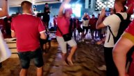 Raspoloženje među srpskim navijačima nikad bolje: Užičko kolo na katarskom pesku
