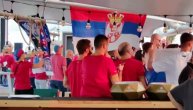 Navijači Srbije poludeli kada su čuli "Mitro's on fire": Igrači izašli na balkon