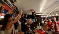 Grmi hit Nade Topčagić u Dohi: Srbi prepevali "Jutro je" sa porukom za Šaćirija i Džaku