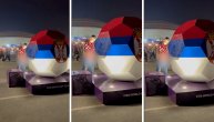 Hrvatski navijač simulirao da urinira po lopti sa srpskom zastavom