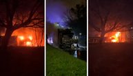 Saobraćaj blokiran u oba smera: Ogroman požar "progutao" šleper u Surčinu