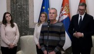 Predsednik Vučić ugostio porodicu Srđana Petrovića iz Velike Hoče kojoj je oduzeto vino