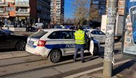 Muškarac (45) pretrčavao ulicu, vozač ga bacio na haubu: Teška nesreća na Novom Beogradu
